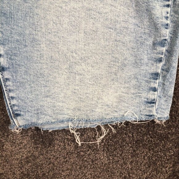 GAP Jean Shorts Women 16/33 Blue 9” Bermuda Distressed Mid Rise Light Wash Raw - Picture 7 of 7